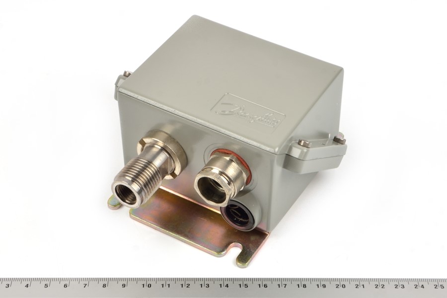 EMP2 084G2113 0-40bar 4-20mA G1/2R Danfoss преобразователь давления 