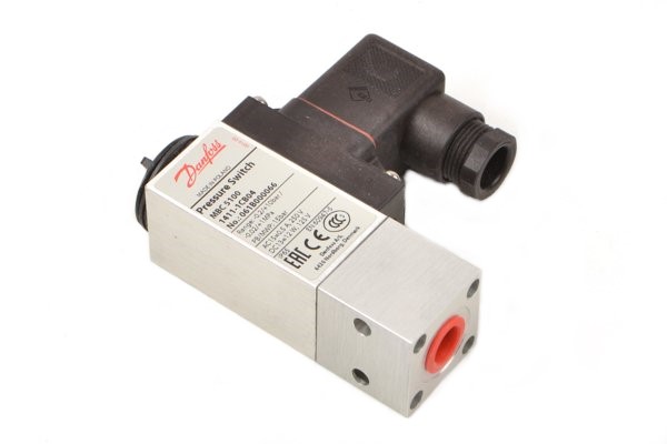 MBC5100-1411-1CB04 061B000066 -0,2-10bar G1/4Rc Danfoss датчик реле давления