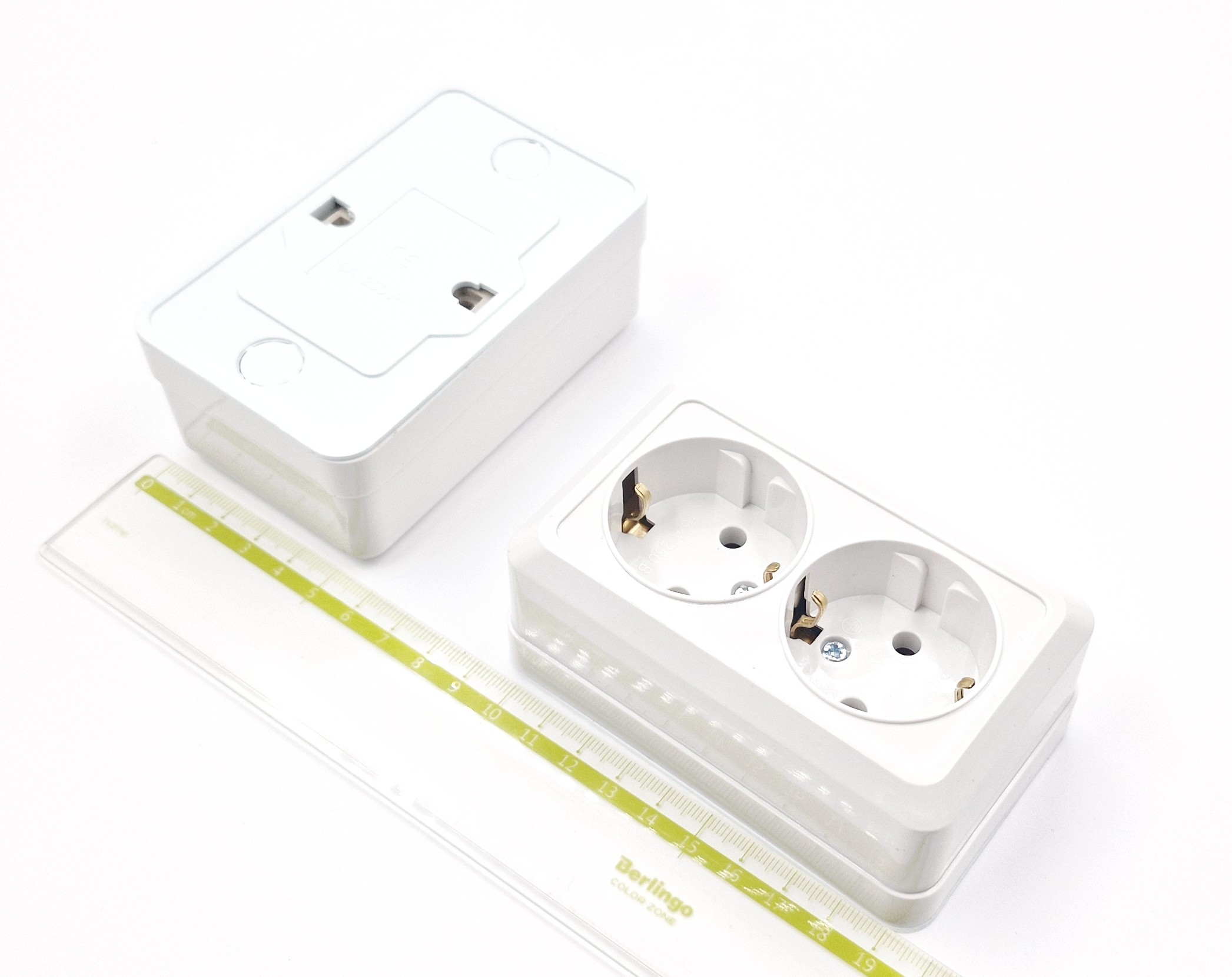 РЕН-2 2x2P+E 16A 250V IP20 розетка бытовая накладная двойная