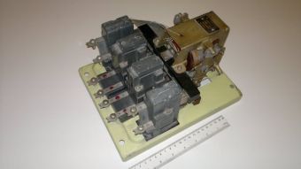 КМ2711-18 М4 25A 380VAC 4P AC контактор
